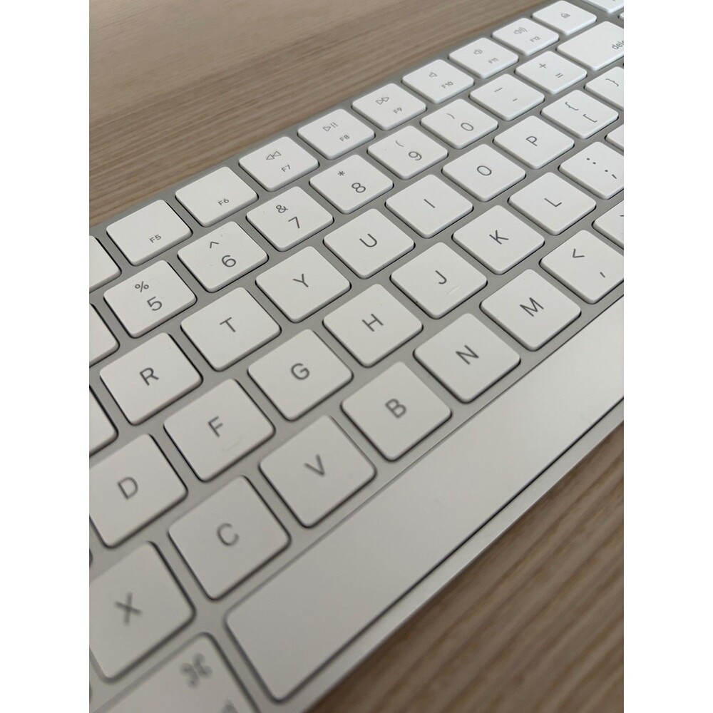 Apple Magic Keyboard Numeric Keypad A1843 Silver White Wireless Lightning - Picture 2 of 5